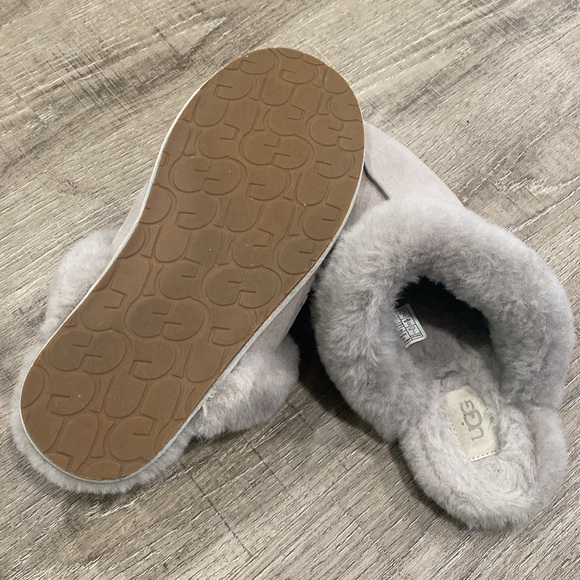 Uggs slippers. Grey - Picture 4 of 4